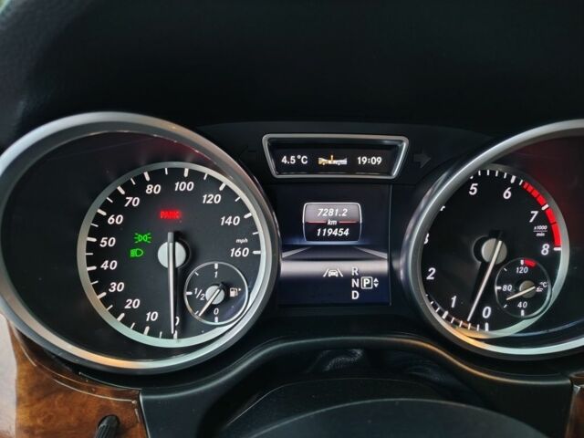 Черный Мерседес МЛ 350, объемом двигателя 3.5 л и пробегом 120 тыс. км за 23000 $, фото 7 на Automoto.ua