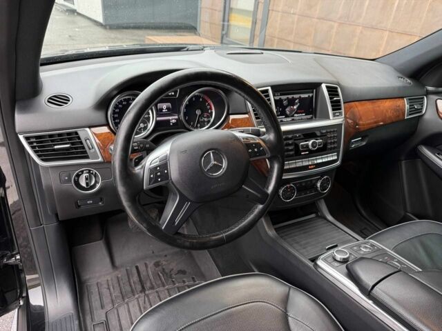 Черный Мерседес МЛ 350, объемом двигателя 3.5 л и пробегом 331 тыс. км за 16950 $, фото 16 на Automoto.ua