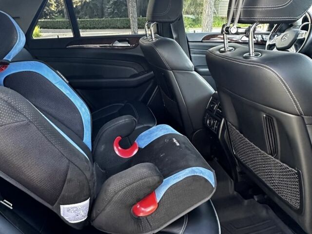 Черный Мерседес МЛ 350, объемом двигателя 3 л и пробегом 100 тыс. км за 30000 $, фото 6 на Automoto.ua