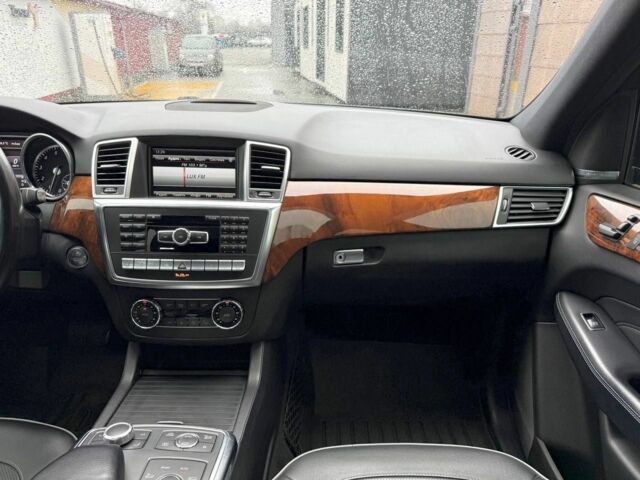 Черный Мерседес МЛ 350, объемом двигателя 3.5 л и пробегом 331 тыс. км за 16950 $, фото 20 на Automoto.ua