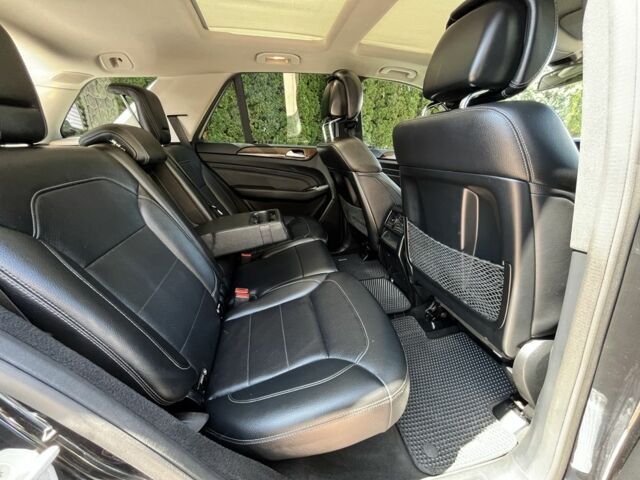 Черный Мерседес МЛ 350, объемом двигателя 3 л и пробегом 293 тыс. км за 24000 $, фото 14 на Automoto.ua