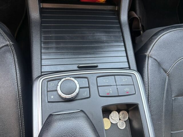 Черный Мерседес МЛ 350, объемом двигателя 3 л и пробегом 350 тыс. км за 29950 $, фото 23 на Automoto.ua