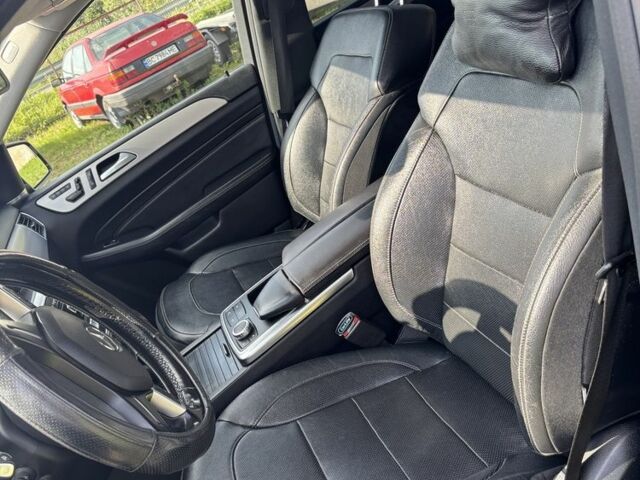 Черный Мерседес МЛ 350, объемом двигателя 3 л и пробегом 350 тыс. км за 29950 $, фото 6 на Automoto.ua