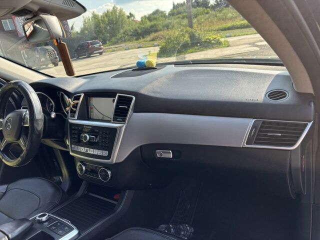 Черный Мерседес МЛ 350, объемом двигателя 3 л и пробегом 350 тыс. км за 29950 $, фото 13 на Automoto.ua