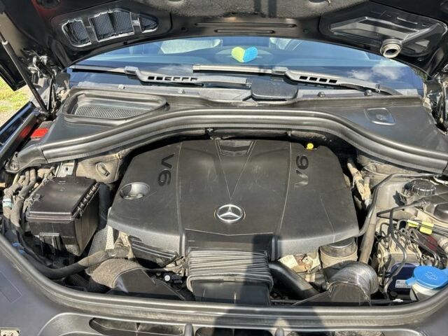 Черный Мерседес МЛ 350, объемом двигателя 3 л и пробегом 350 тыс. км за 29950 $, фото 4 на Automoto.ua