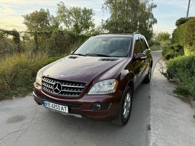 Червоний Мерседес МЛ 350, об'ємом двигуна 3.7 л та пробігом 175 тис. км за 11400 $, фото 1 на Automoto.ua