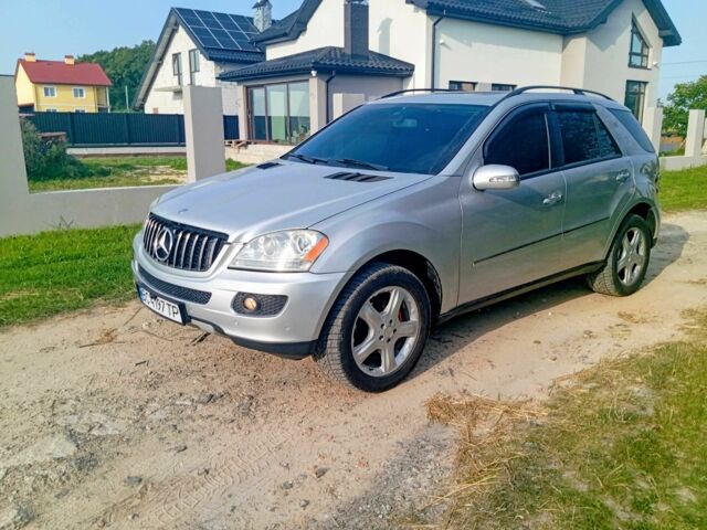 Серый Мерседес МЛ 350, объемом двигателя 3.5 л и пробегом 303 тыс. км за 8999 $, фото 11 на Automoto.ua