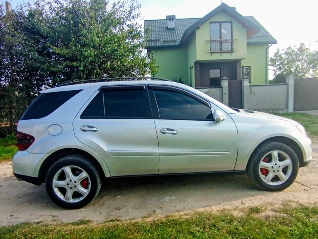 Серый Мерседес МЛ 350, объемом двигателя 3.5 л и пробегом 303 тыс. км за 8999 $, фото 14 на Automoto.ua