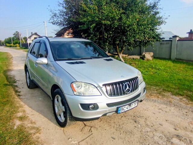 Серый Мерседес МЛ 350, объемом двигателя 3.5 л и пробегом 303 тыс. км за 8999 $, фото 15 на Automoto.ua