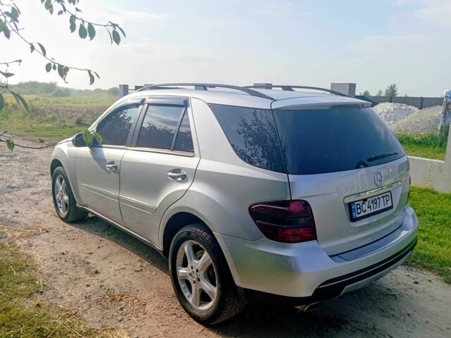 Серый Мерседес МЛ 350, объемом двигателя 3.5 л и пробегом 303 тыс. км за 8999 $, фото 13 на Automoto.ua