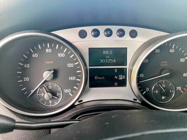 Серый Мерседес МЛ 350, объемом двигателя 3.5 л и пробегом 303 тыс. км за 8999 $, фото 9 на Automoto.ua