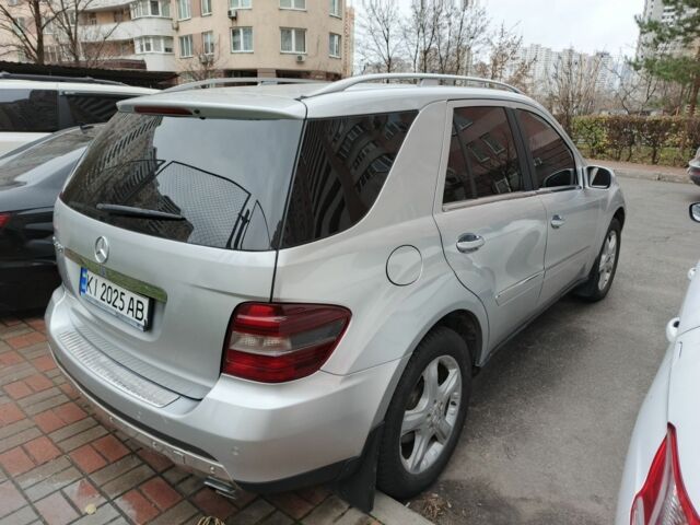 Серый Мерседес МЛ 350, объемом двигателя 3.5 л и пробегом 309 тыс. км за 8700 $, фото 4 на Automoto.ua