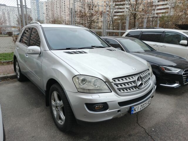 Серый Мерседес МЛ 350, объемом двигателя 3.5 л и пробегом 309 тыс. км за 8700 $, фото 3 на Automoto.ua