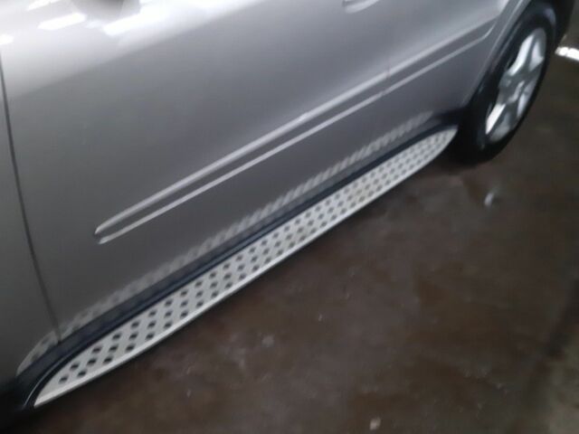 Сірий Мерседес МЛ 350, об'ємом двигуна 3.5 л та пробігом 250 тис. км за 9000 $, фото 2 на Automoto.ua