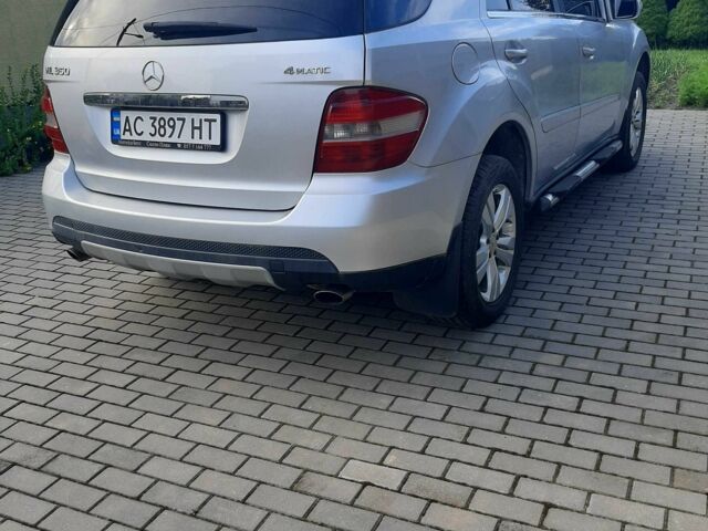 Серый Мерседес МЛ 350, объемом двигателя 3.5 л и пробегом 213 тыс. км за 10900 $, фото 3 на Automoto.ua