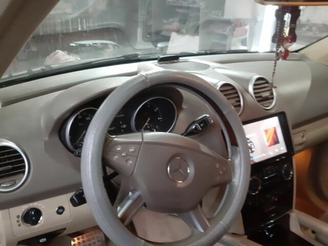 Сірий Мерседес МЛ 350, об'ємом двигуна 3.5 л та пробігом 250 тис. км за 9000 $, фото 5 на Automoto.ua