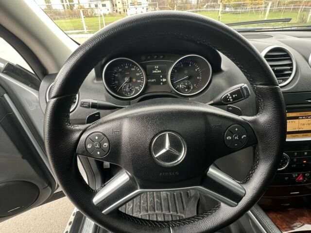 Серый Мерседес МЛ 350, объемом двигателя 3.5 л и пробегом 249 тыс. км за 9599 $, фото 22 на Automoto.ua