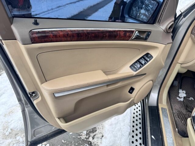 Серый Мерседес МЛ 350, объемом двигателя 3.5 л и пробегом 294 тыс. км за 11000 $, фото 3 на Automoto.ua