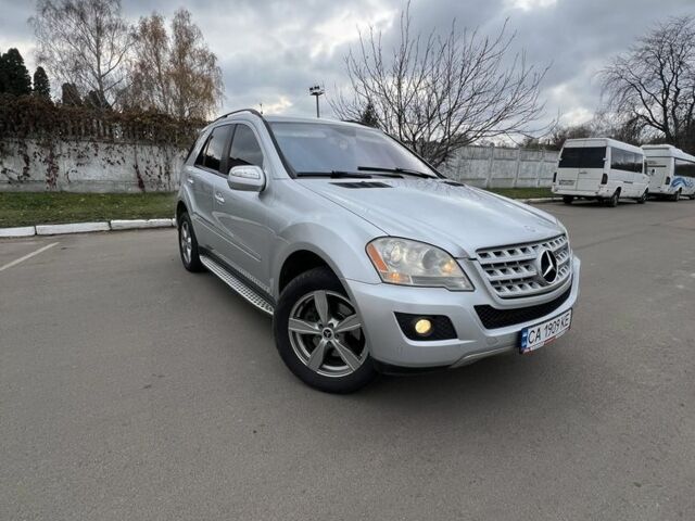 Серый Мерседес МЛ 350, объемом двигателя 3.5 л и пробегом 249 тыс. км за 9599 $, фото 2 на Automoto.ua