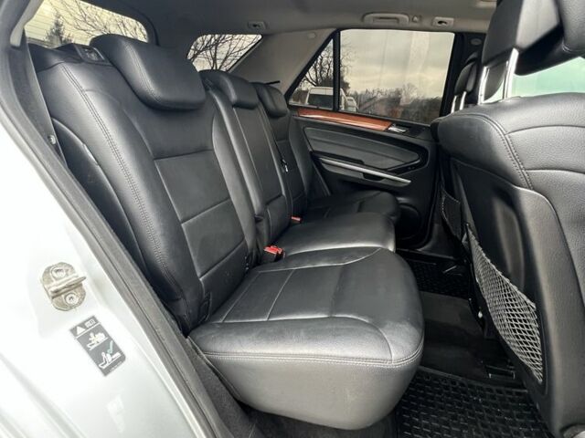 Серый Мерседес МЛ 350, объемом двигателя 3.5 л и пробегом 249 тыс. км за 9599 $, фото 13 на Automoto.ua