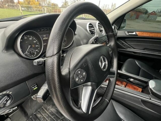 Серый Мерседес МЛ 350, объемом двигателя 3.5 л и пробегом 249 тыс. км за 9599 $, фото 23 на Automoto.ua