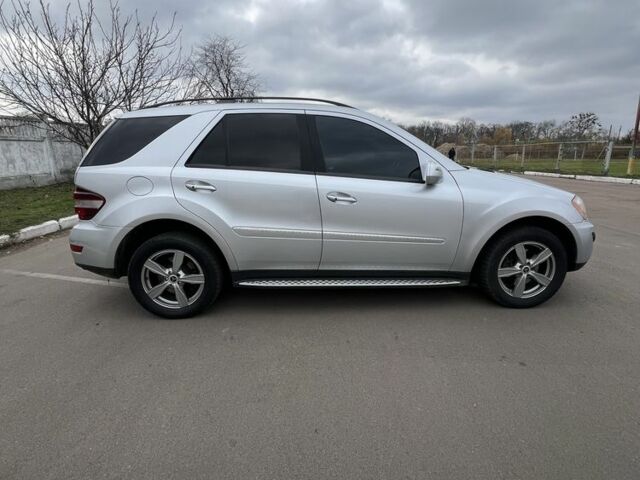 Серый Мерседес МЛ 350, объемом двигателя 3.5 л и пробегом 249 тыс. км за 9599 $, фото 4 на Automoto.ua