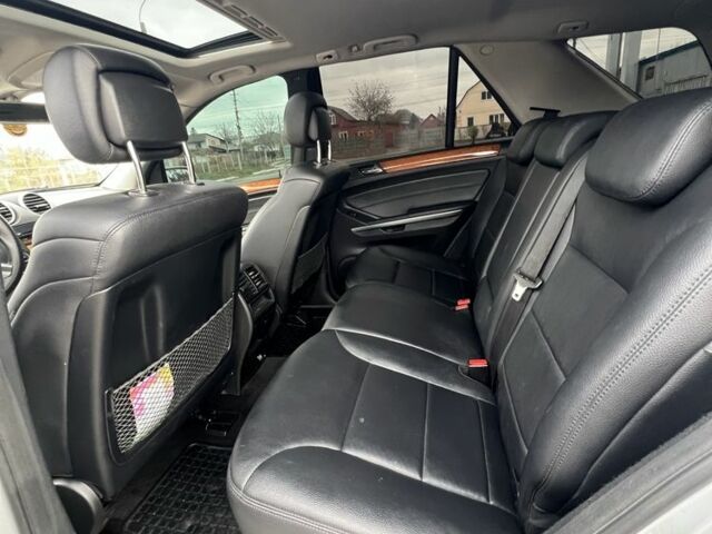 Серый Мерседес МЛ 350, объемом двигателя 3.5 л и пробегом 249 тыс. км за 9599 $, фото 19 на Automoto.ua