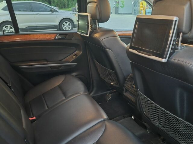 Серый Мерседес МЛ 350, объемом двигателя 3.5 л и пробегом 180 тыс. км за 11100 $, фото 6 на Automoto.ua