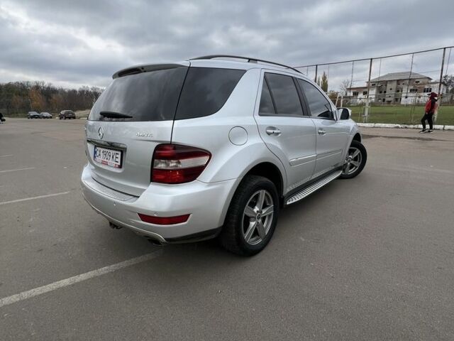 Серый Мерседес МЛ 350, объемом двигателя 3.5 л и пробегом 249 тыс. км за 9599 $, фото 6 на Automoto.ua