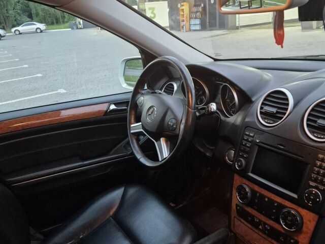 Серый Мерседес МЛ 350, объемом двигателя 3.5 л и пробегом 180 тыс. км за 11100 $, фото 4 на Automoto.ua