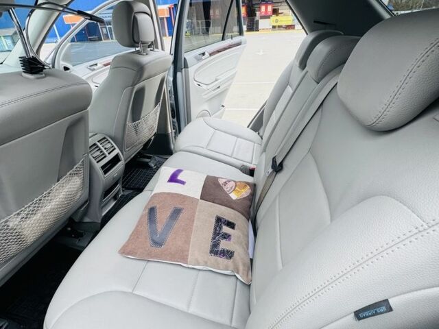 Сірий Мерседес МЛ 350, об'ємом двигуна 3 л та пробігом 30 тис. км за 17500 $, фото 6 на Automoto.ua