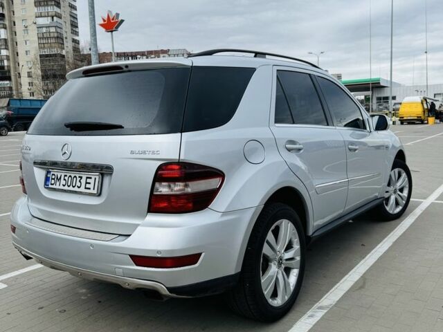 Сірий Мерседес МЛ 350, об'ємом двигуна 3 л та пробігом 30 тис. км за 17500 $, фото 1 на Automoto.ua