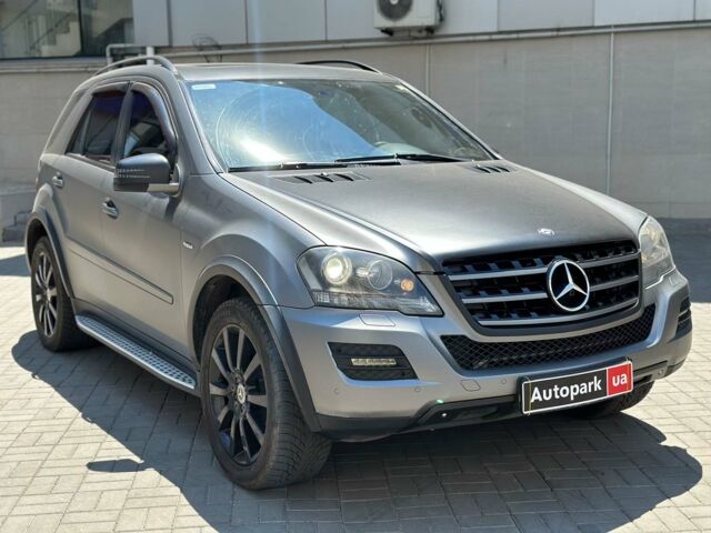 Сірий Мерседес МЛ 350, об'ємом двигуна 3.5 л та пробігом 162 тис. км за 15790 $, фото 2 на Automoto.ua