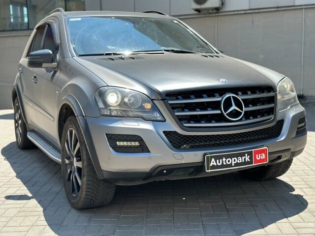 Сірий Мерседес МЛ 350, об'ємом двигуна 3.5 л та пробігом 162 тис. км за 15790 $, фото 10 на Automoto.ua