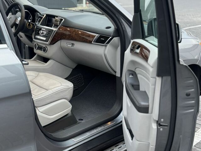 Мерседес МЛ 350 2012 у Дніпро (Дніпропетровську) на Automoto.ua Сірий Мерседес МЛ 350, об'ємом двигуна 3 л та пробігом 235 тис. км за 21500 $, фото 5 на Automoto.ua