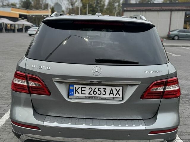 Мерседес МЛ 350 2012 у Дніпро (Дніпропетровську) на Automoto.ua Сірий Мерседес МЛ 350, об'ємом двигуна 3 л та пробігом 235 тис. км за 21500 $, фото 2 на Automoto.ua
