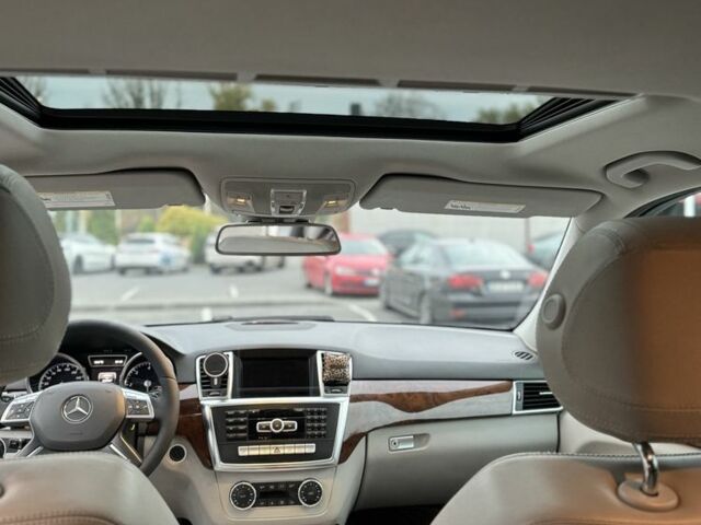 Мерседес МЛ 350 2012 у Дніпро (Дніпропетровську) на Automoto.ua Сірий Мерседес МЛ 350, об'ємом двигуна 3 л та пробігом 235 тис. км за 21500 $, фото 3 на Automoto.ua