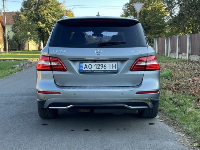 Серый Мерседес МЛ 350, объемом двигателя 3 л и пробегом 334 тыс. км за 21500 $, фото 6 на Automoto.ua