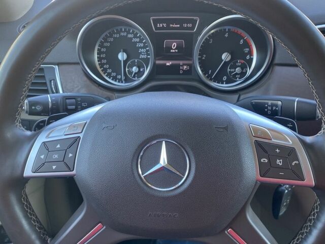 Серый Мерседес МЛ 350, объемом двигателя 3 л и пробегом 372 тыс. км за 20000 $, фото 6 на Automoto.ua