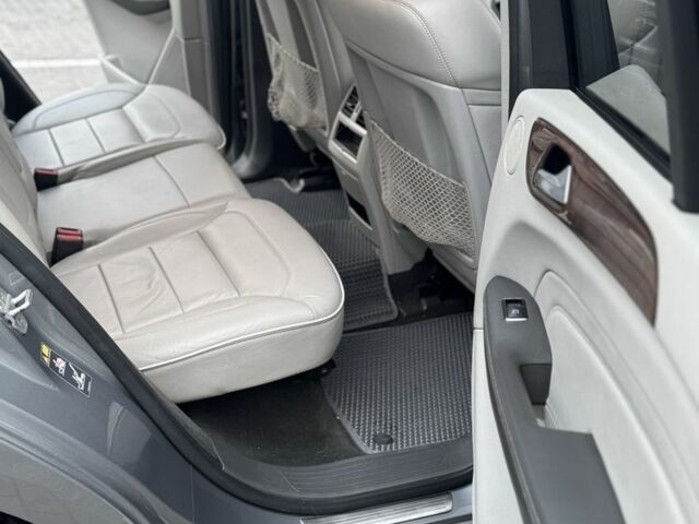 Мерседес МЛ 350 2012 у Дніпро (Дніпропетровську) на Automoto.ua Сірий Мерседес МЛ 350, об'ємом двигуна 3 л та пробігом 235 тис. км за 21500 $, фото 4 на Automoto.ua