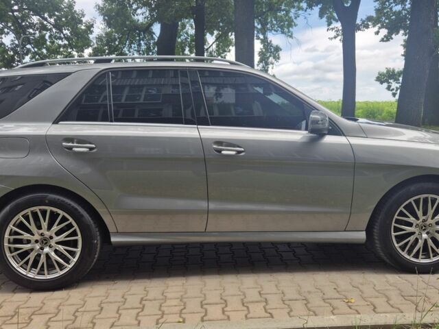 Серый Мерседес МЛ 350, объемом двигателя 3 л и пробегом 103 тыс. км за 735 $, фото 2 на Automoto.ua