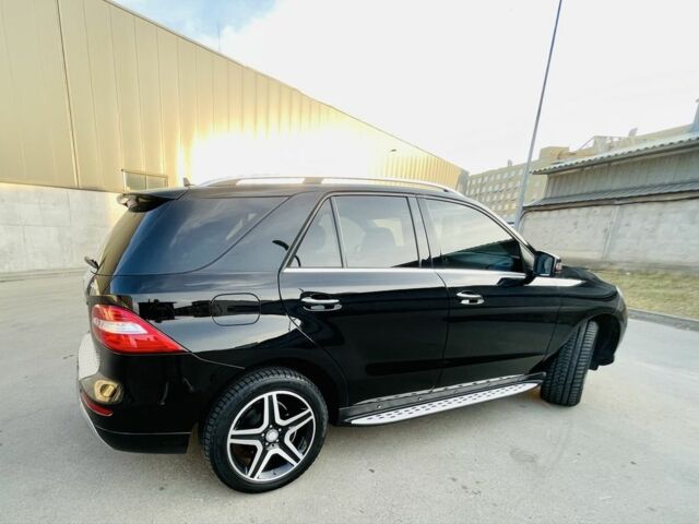 Чорний Мерседес МЛ 400, об'ємом двигуна 3 л та пробігом 157 тис. км за 25300 $, фото 15 на Automoto.ua