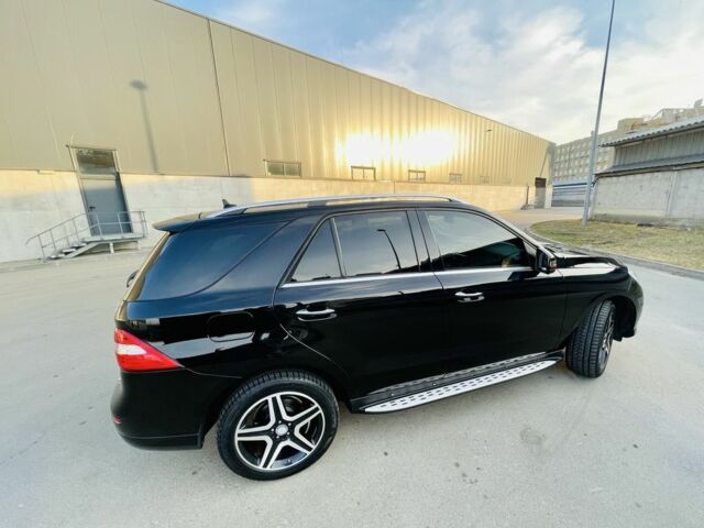 Чорний Мерседес МЛ 400, об'ємом двигуна 3 л та пробігом 157 тис. км за 25300 $, фото 13 на Automoto.ua