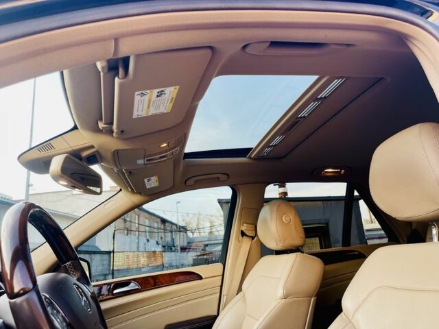 Чорний Мерседес МЛ 400, об'ємом двигуна 3 л та пробігом 157 тис. км за 25300 $, фото 7 на Automoto.ua