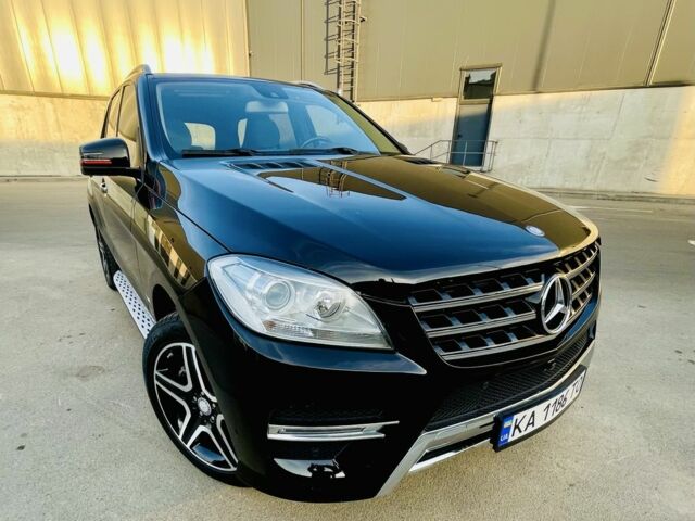 Чорний Мерседес МЛ 400, об'ємом двигуна 3 л та пробігом 157 тис. км за 25300 $, фото 20 на Automoto.ua