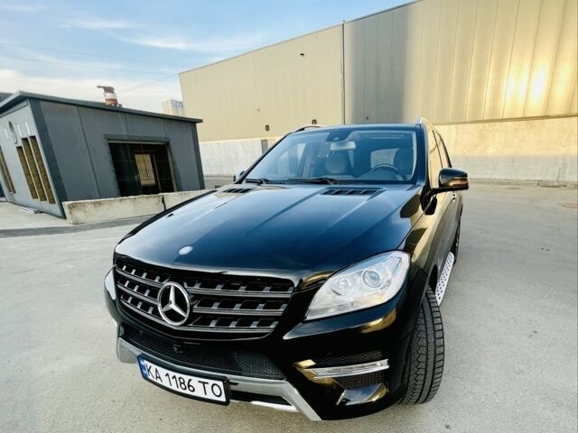 Чорний Мерседес МЛ 400, об'ємом двигуна 3 л та пробігом 157 тис. км за 25300 $, фото 21 на Automoto.ua