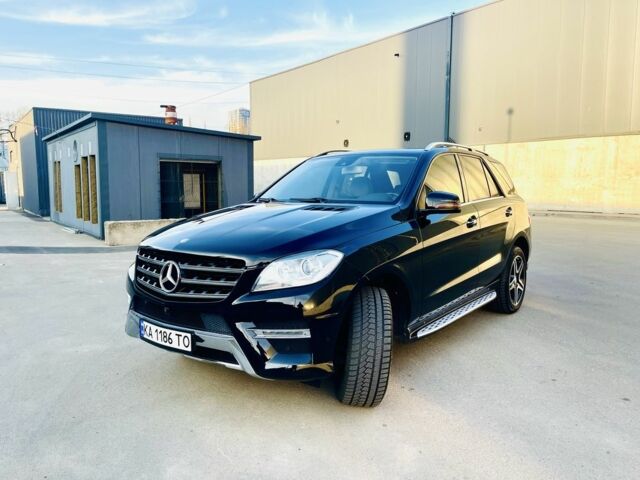 Чорний Мерседес МЛ 400, об'ємом двигуна 3 л та пробігом 157 тис. км за 25300 $, фото 1 на Automoto.ua