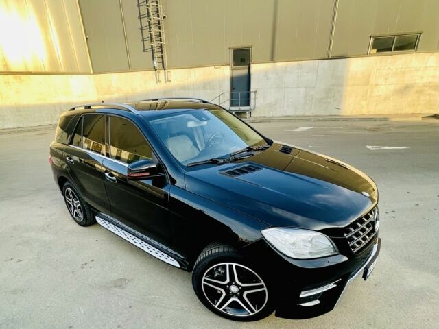 Чорний Мерседес МЛ 400, об'ємом двигуна 3 л та пробігом 157 тис. км за 25300 $, фото 19 на Automoto.ua