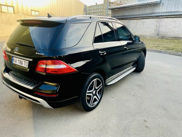 Чорний Мерседес МЛ 400, об'ємом двигуна 3 л та пробігом 157 тис. км за 25300 $, фото 10 на Automoto.ua