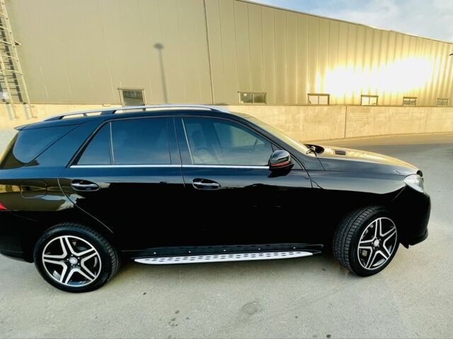 Чорний Мерседес МЛ 400, об'ємом двигуна 3 л та пробігом 157 тис. км за 25300 $, фото 17 на Automoto.ua